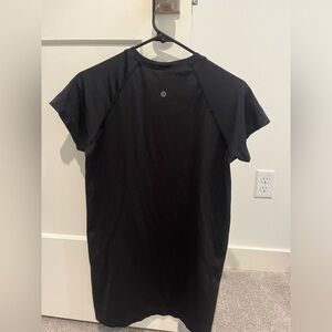 Black swiftly tech lululemon T-shirt